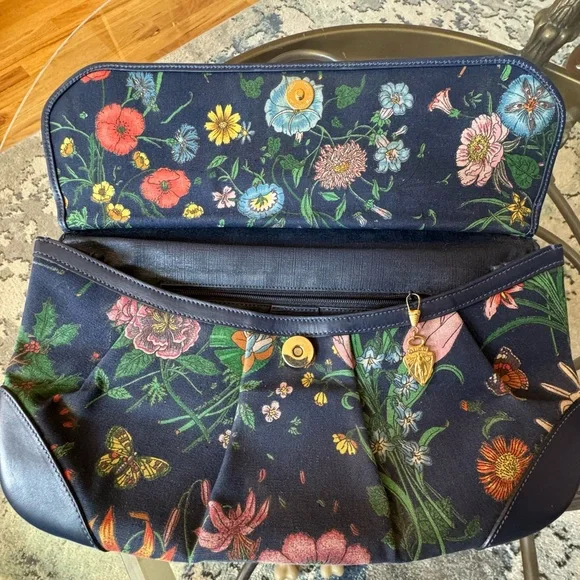GUCCI Navy Floral Clutch- Vintage EUC - Picture 8 of 13